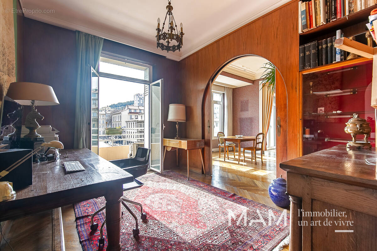Appartement à MARSEILLE-7E