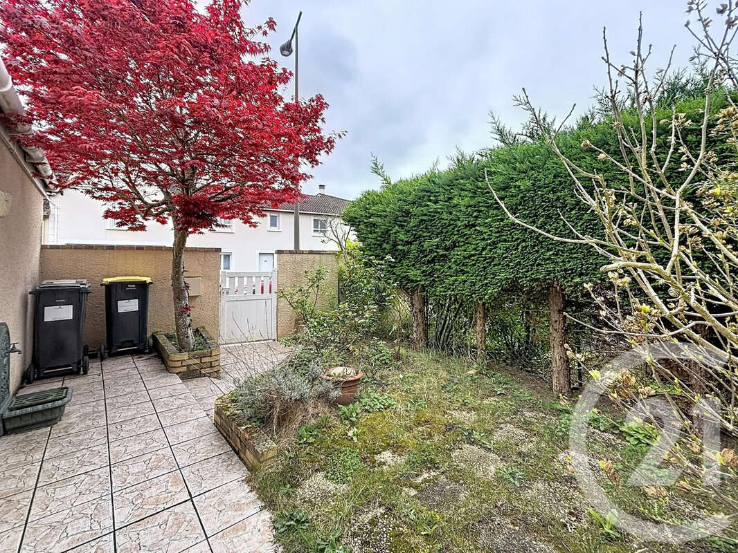 Maison à SAVIGNY-LE-TEMPLE