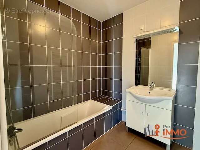 Appartement à SAINT-PRIEST-EN-JAREZ