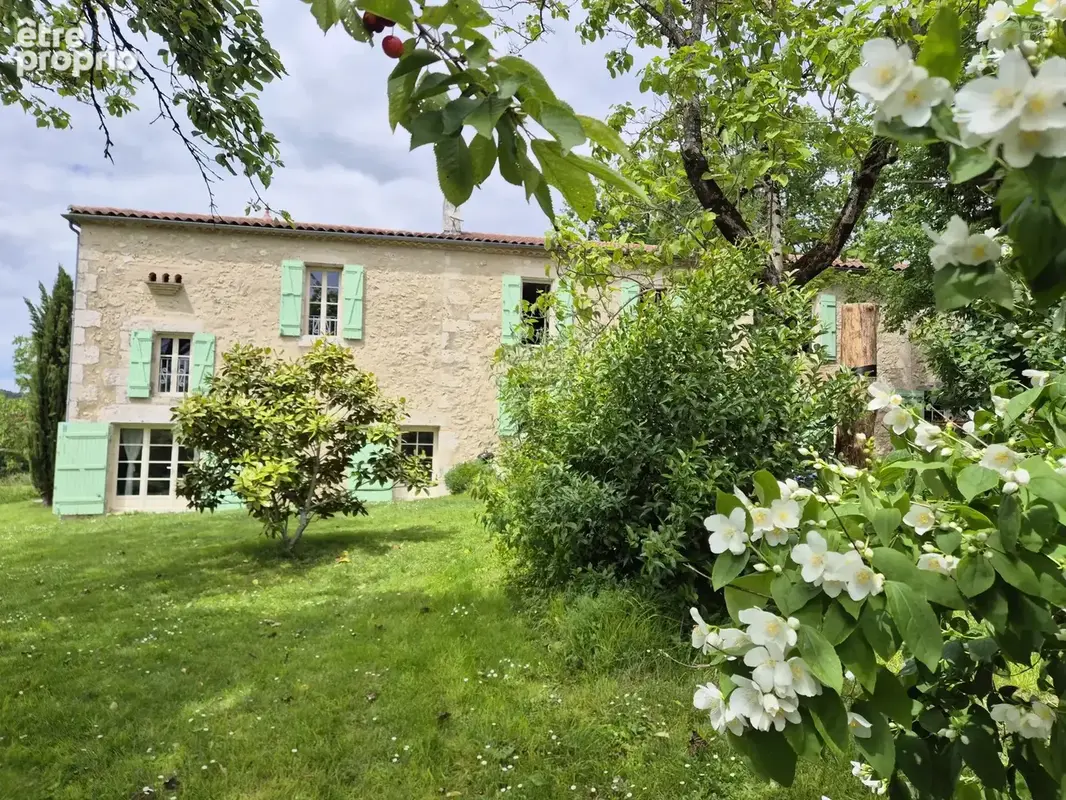 Maison en pierre de caractère avec gîte et piscine - photo 19