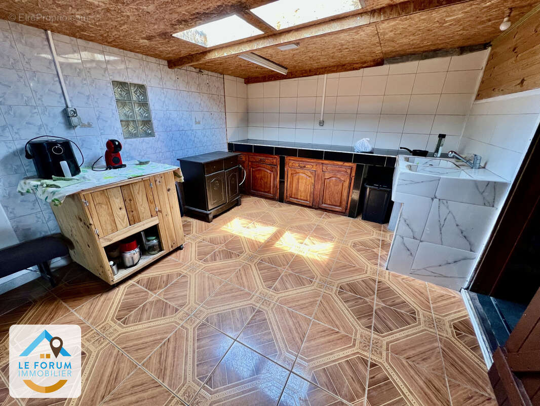 Tampon 97430 - maison f4/5 à étage - a rafraîchir - quartier verdoyant - photo 2