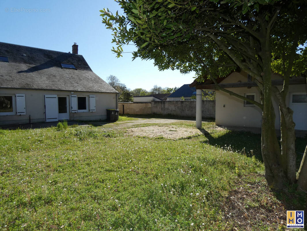 Maison à MOULINS-SUR-YEVRE