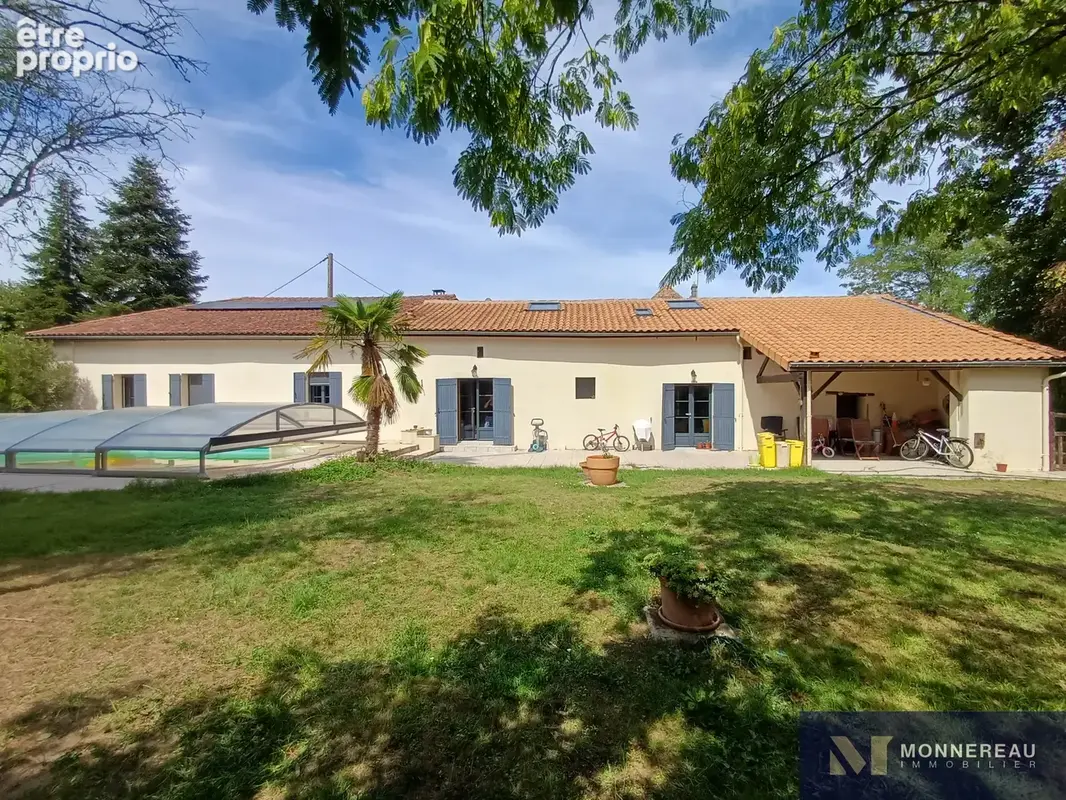 Charentaise avec dependance piscine et terrain clos - photo 19