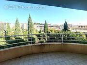 Appartement à SAINT-LAURENT-DU-VAR