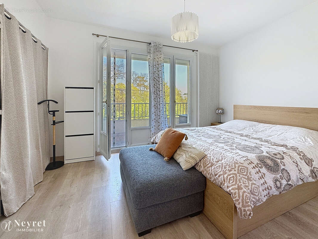Appartement à SAINT-GENIS-LAVAL
