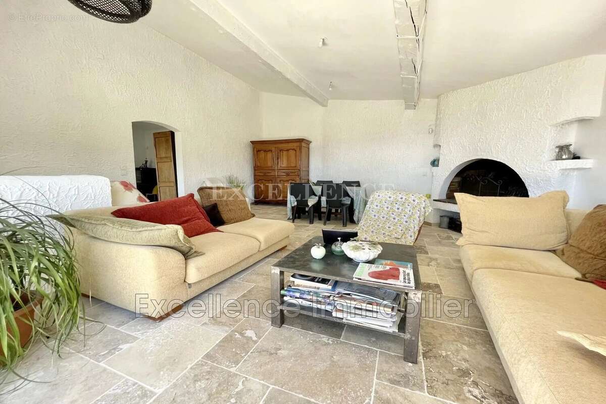 Maison à LES ISSAMBRES