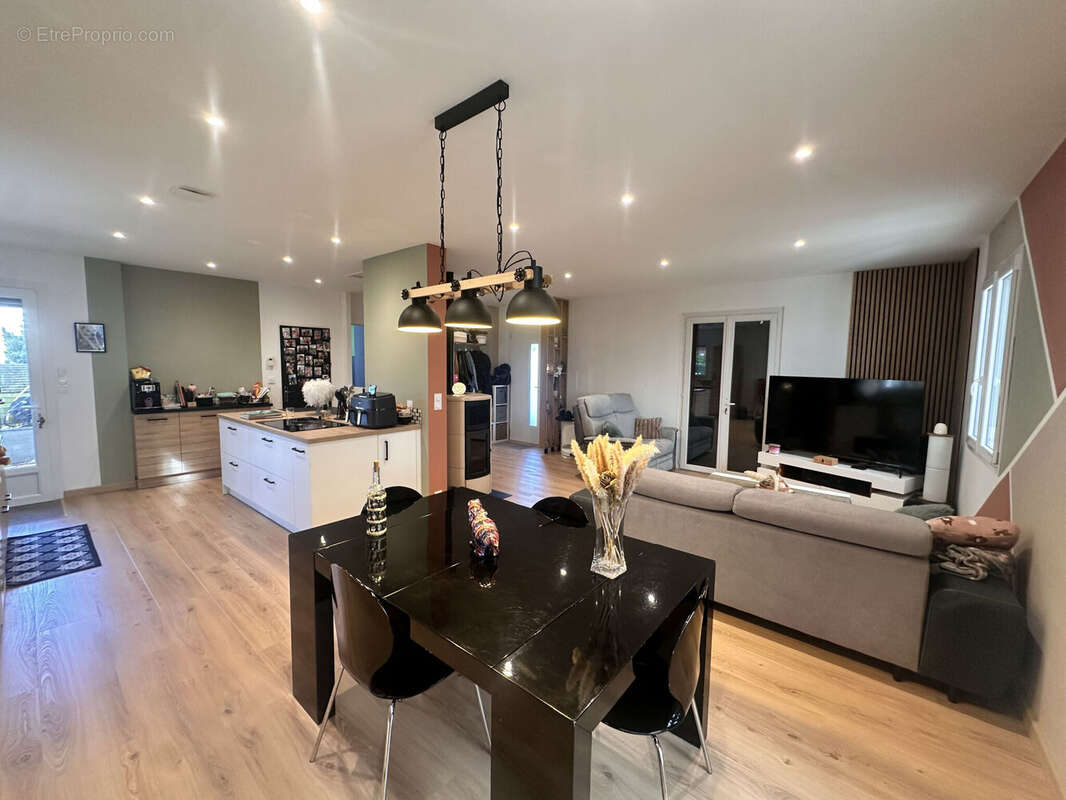 Photo 2 - Maison à SAINT-MARTIN-DE-FRAIGNEAU