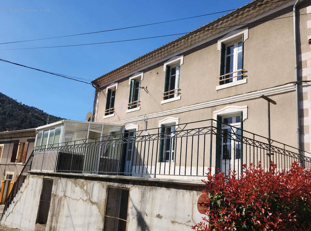 Maison à SAINT-LAURENT-DU-PAPE