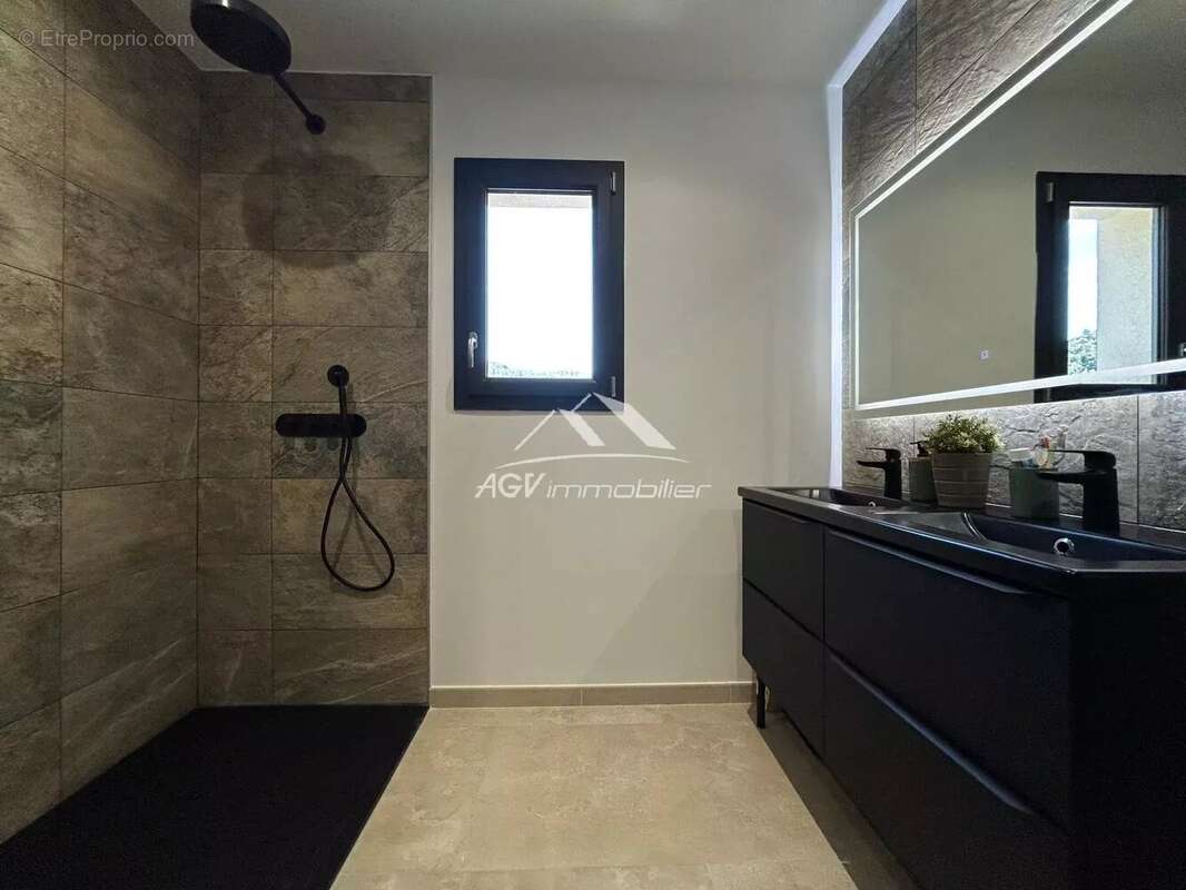 Maison à SAINT-JEAN-DU-PIN