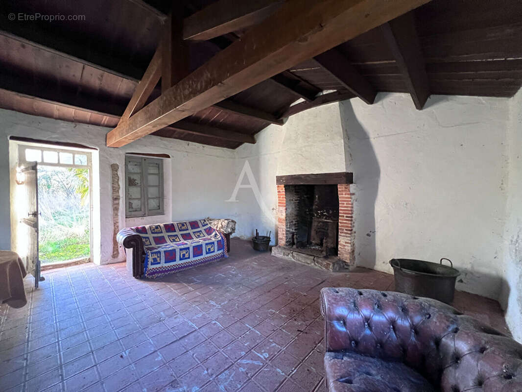 Maison à BEAULIEU-SOUS-LA-ROCHE