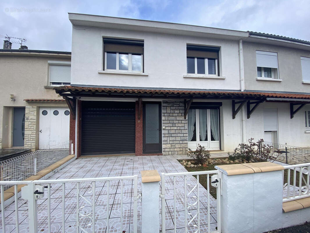 Maison à SAINT-JUERY