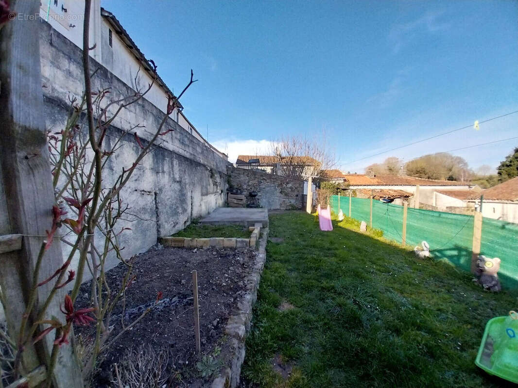 Photo 4 - Maison à LE BUSSEAU