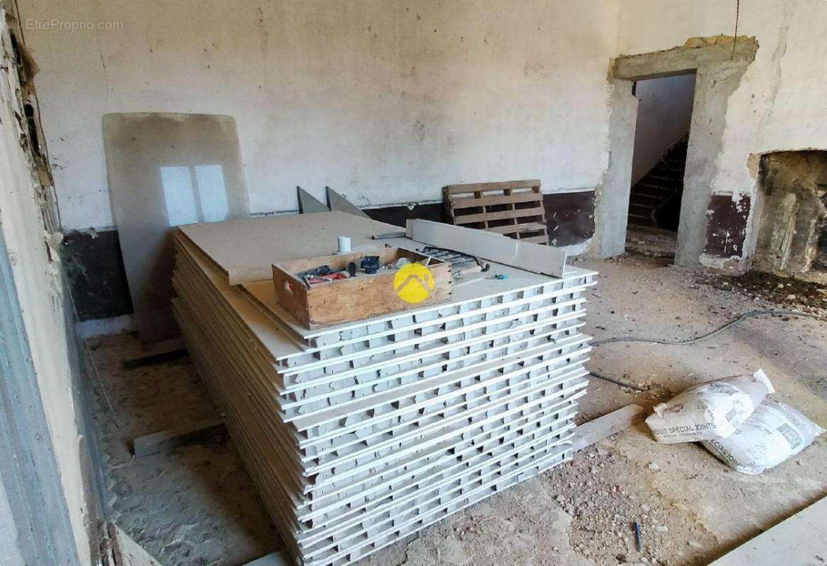 Maison à LA GUERCHE-SUR-L&#039;AUBOIS