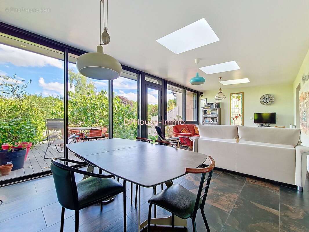 Maison à LES CLAYES-SOUS-BOIS