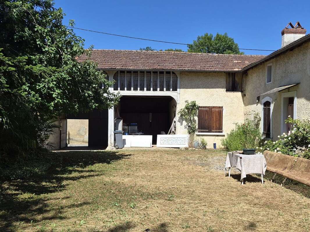 À vendre, proche de Tarbes (Hautes-Pyrénées): maison de plain-pied (ancienne fermette) à rénover avec grenier, garage, cour priv - photo 2
