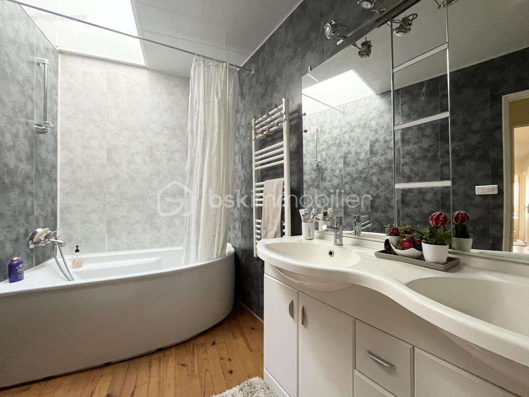 Maison à PEYZIEUX-SUR-SAONE