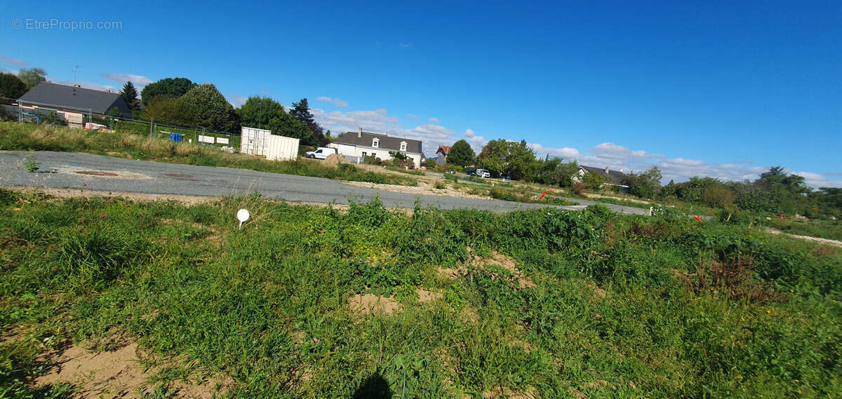 Terrain à LA MENITRE