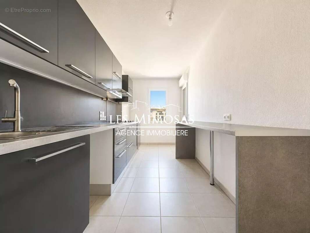 Appartement à ROQUEBRUNE-SUR-ARGENS