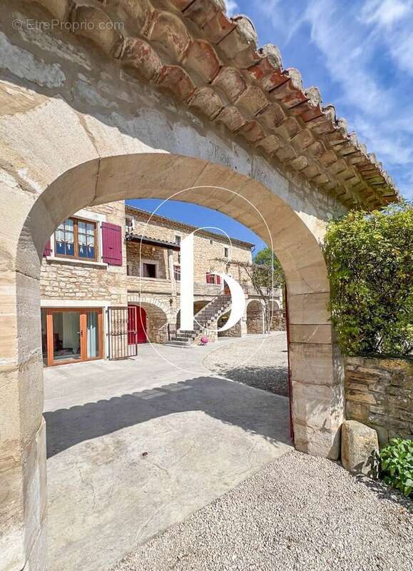 Maison à BARJAC