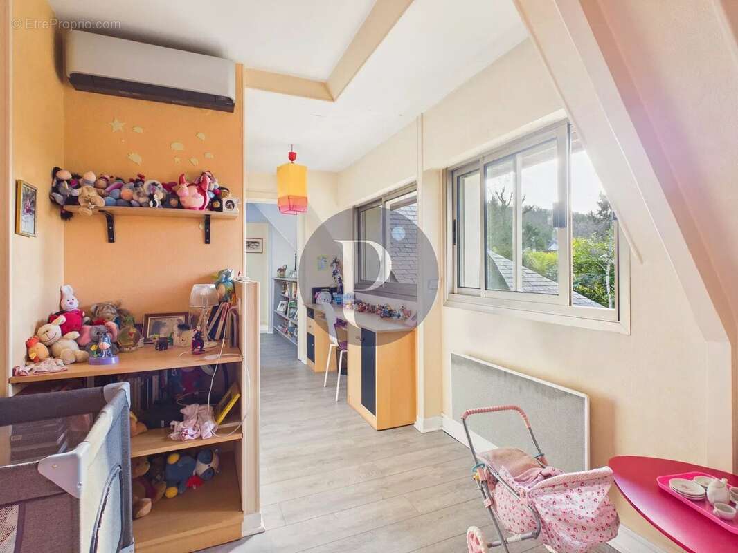 Maison à VERRIERES-LE-BUISSON