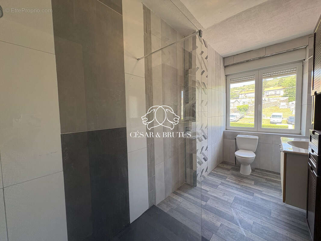 Appartement 80 m² à Le Monastier-Sur-Gazeille  - photo 9