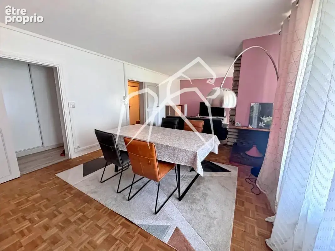 Appartement T4  96m² Balcon Stationnement cave - photo 2