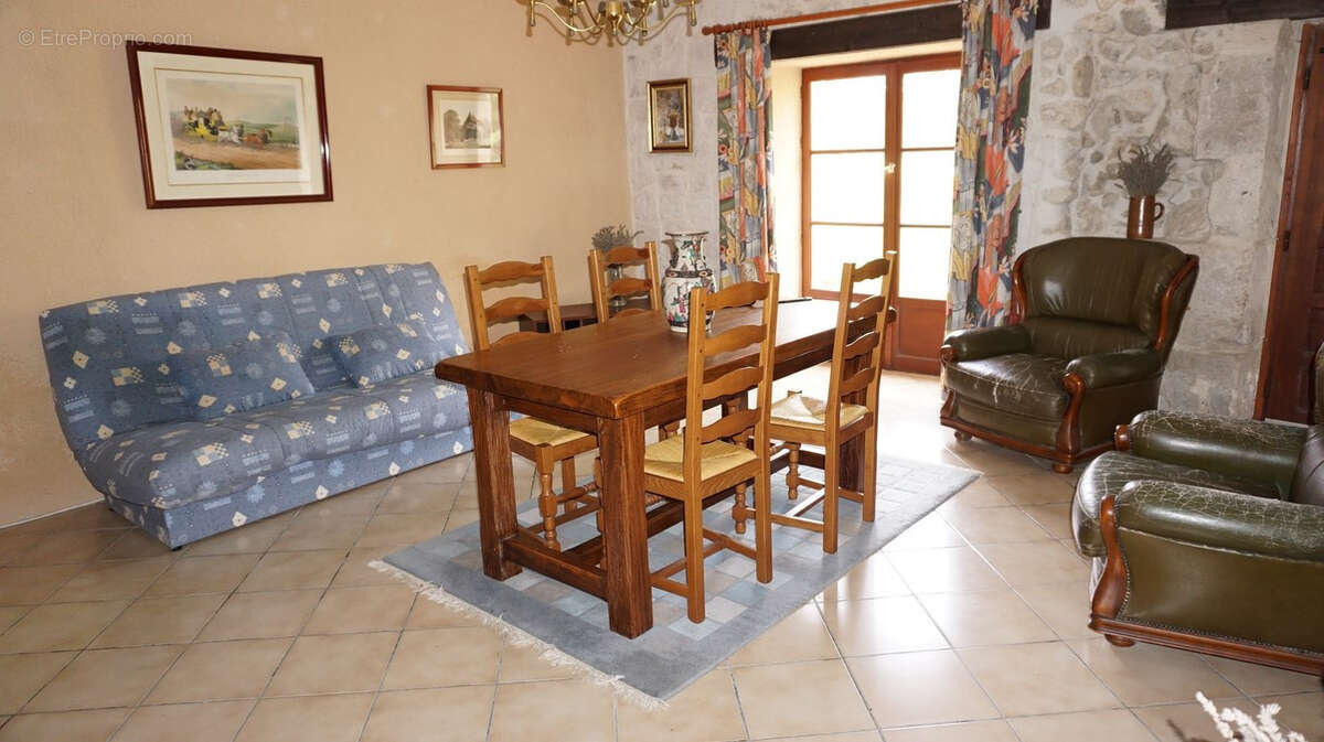 Maison à CASTELNAU-MONTRATIER