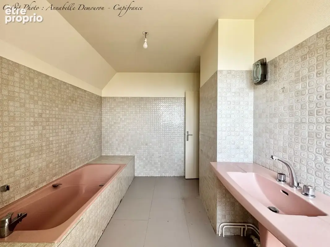 ROYAT - Grande maison familiale à rénover avec vue panoramique, terrain rare, piscine - photo 22