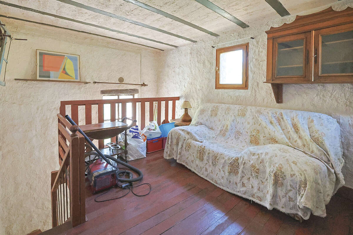 Maison à SOLLIES-TOUCAS