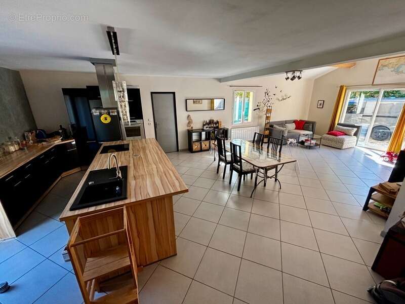 Maison à LE REVEST-LES-EAUX