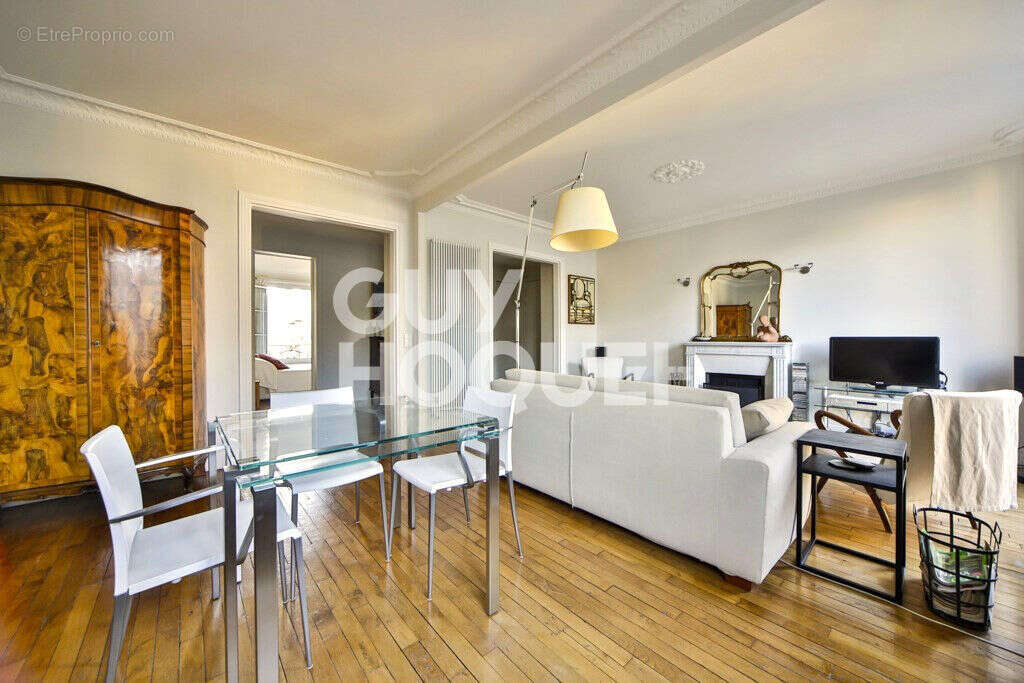 Appartement à PARIS-18E