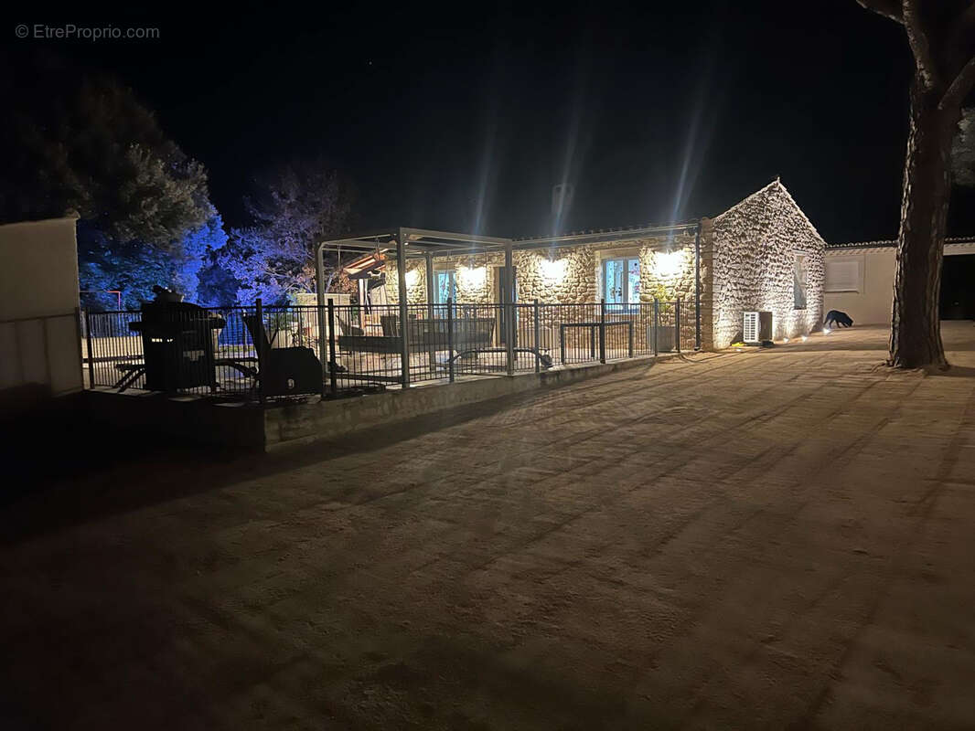 Maison à SUZE-LA-ROUSSE