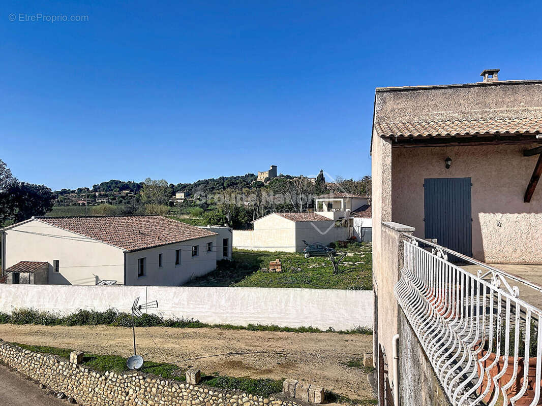 Châteauneuf-du-Pape  : Maison de 5 pièces (143 m²) avec terrasse de 240 m² et vue dégagée - photo 2