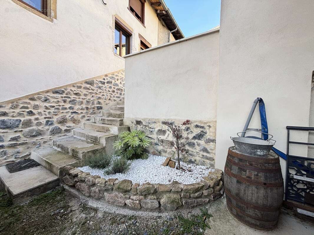 Maison à SAINT-DIDIER-SUR-BEAUJEU