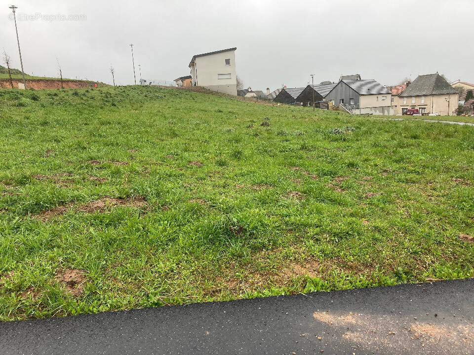 Photo Terrain à Lafeuillade-En-Vezie au prix de 30 810€