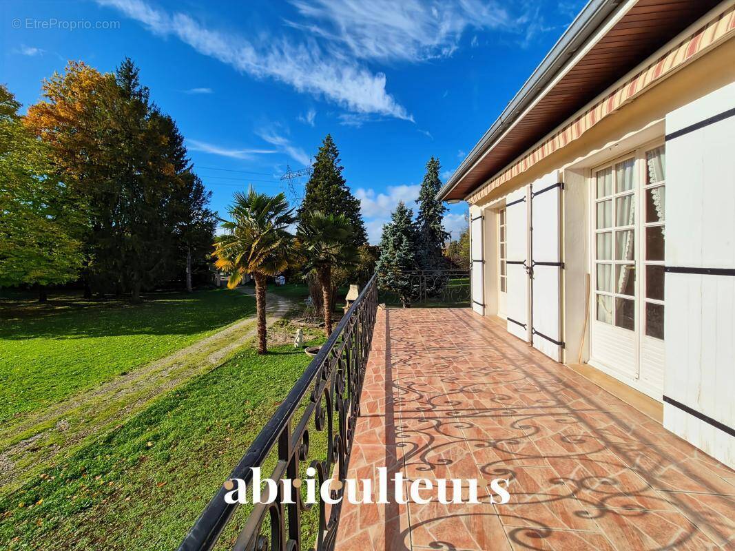 Maison à LINARS