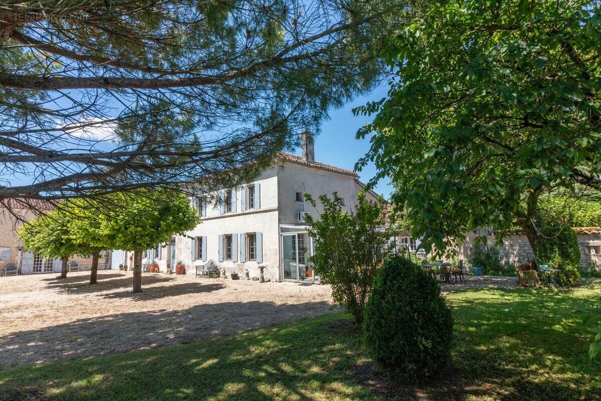 Maison à SEGONZAC