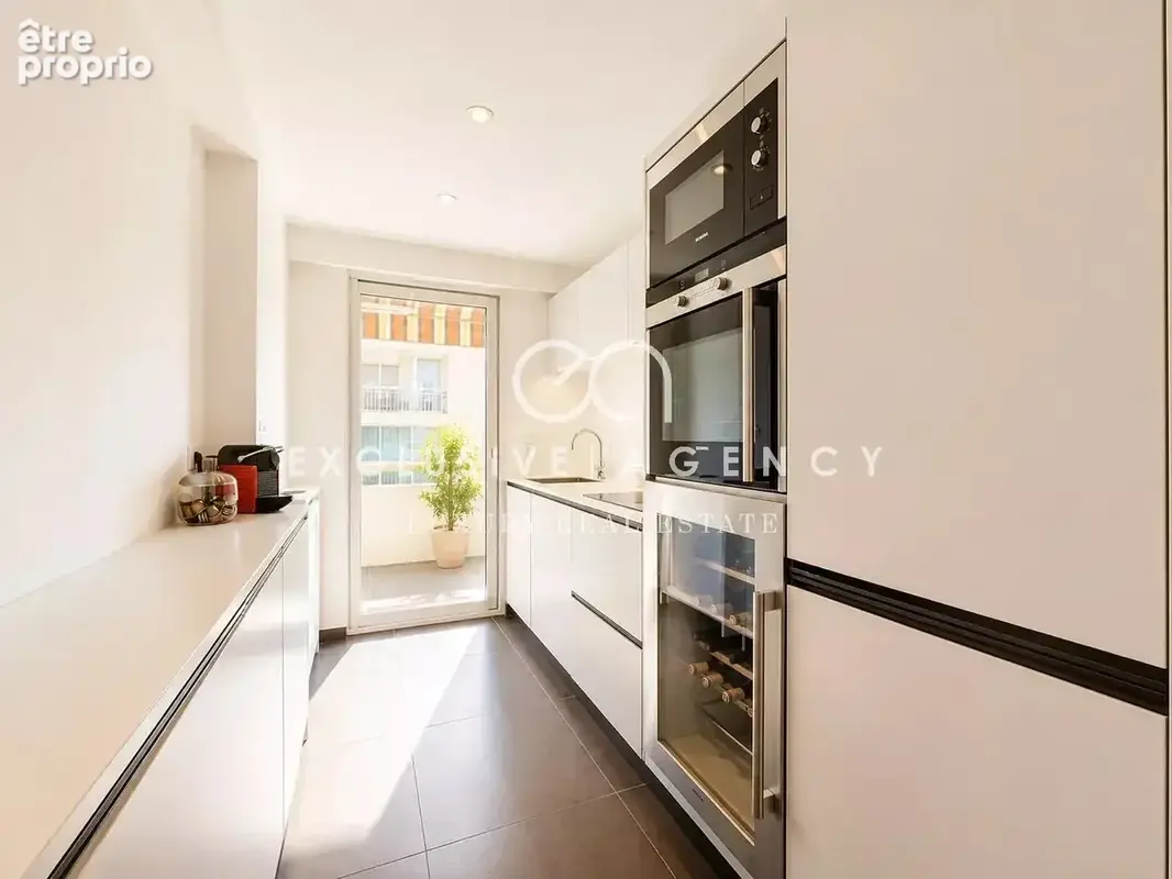 Cannes vente 2 pièces de 46m² - Grande terrasse à 100 m des plages - photo 5