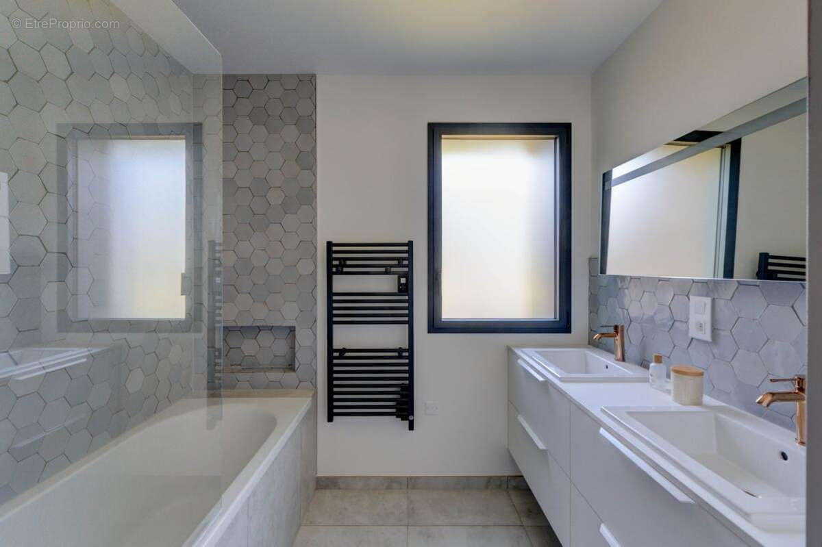 Propriete d'exception 218 m2 sur jardin de 1 500 m2 - photo 18