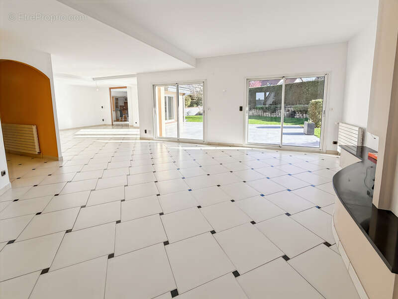 Maison à LE MESNIL-ESNARD