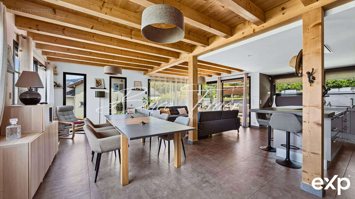 Maison à LA ROCHE-SUR-FORON