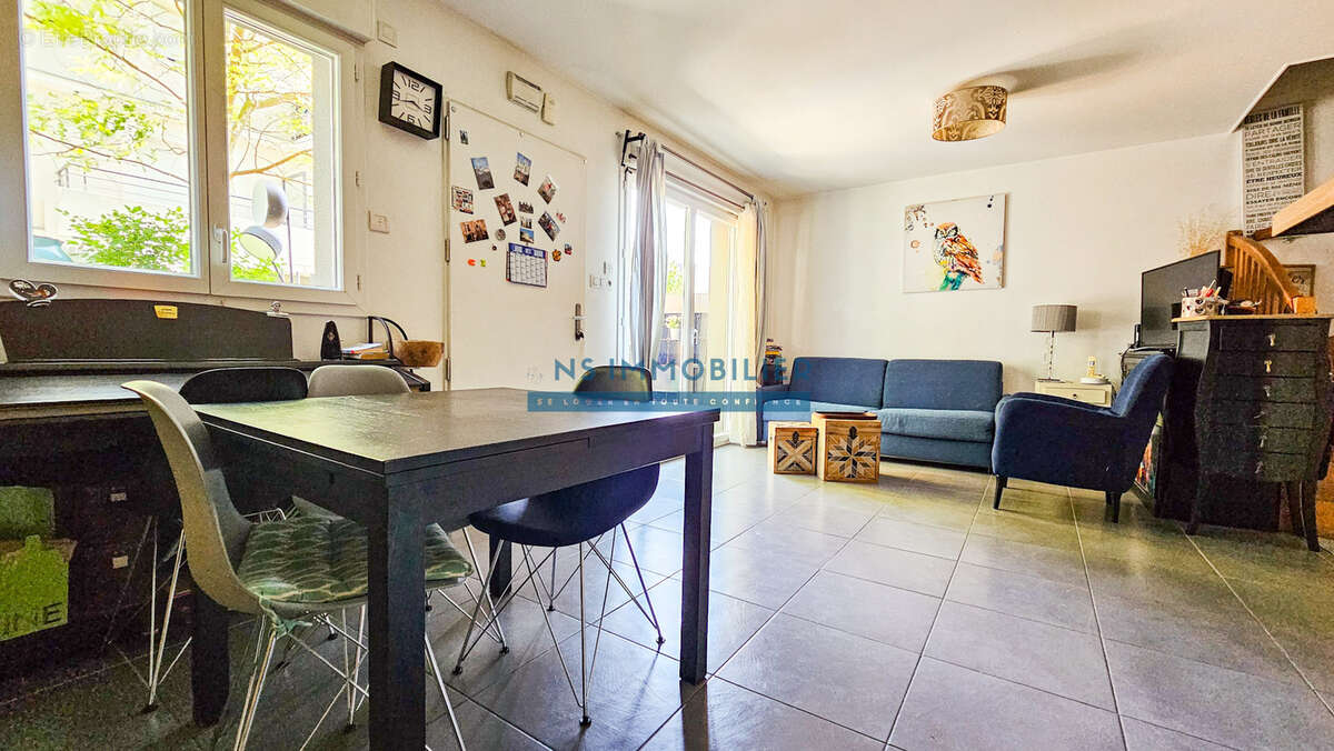 Appartement à SARTROUVILLE