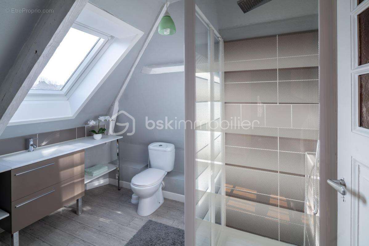 Maison de caractère  – 9 pièces, 7 chambres, sous-sol total – proximité rer d, commerces et écoles à pied - photo 13
