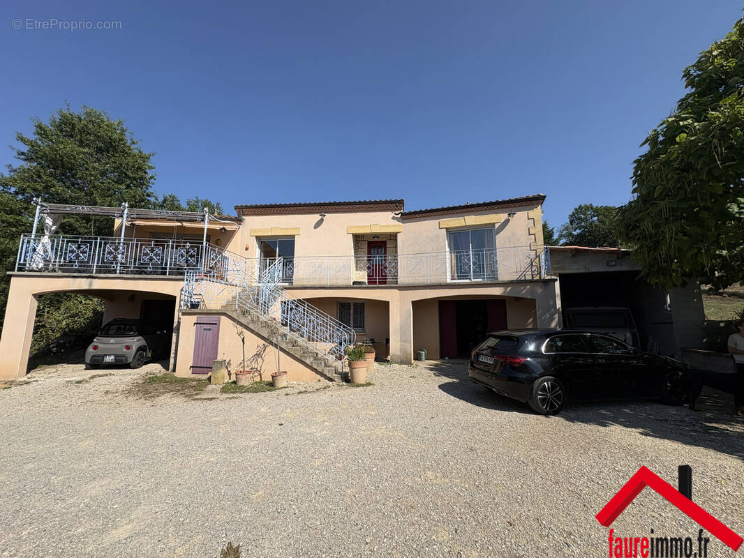Maison à TERRASSON-LAVILLEDIEU