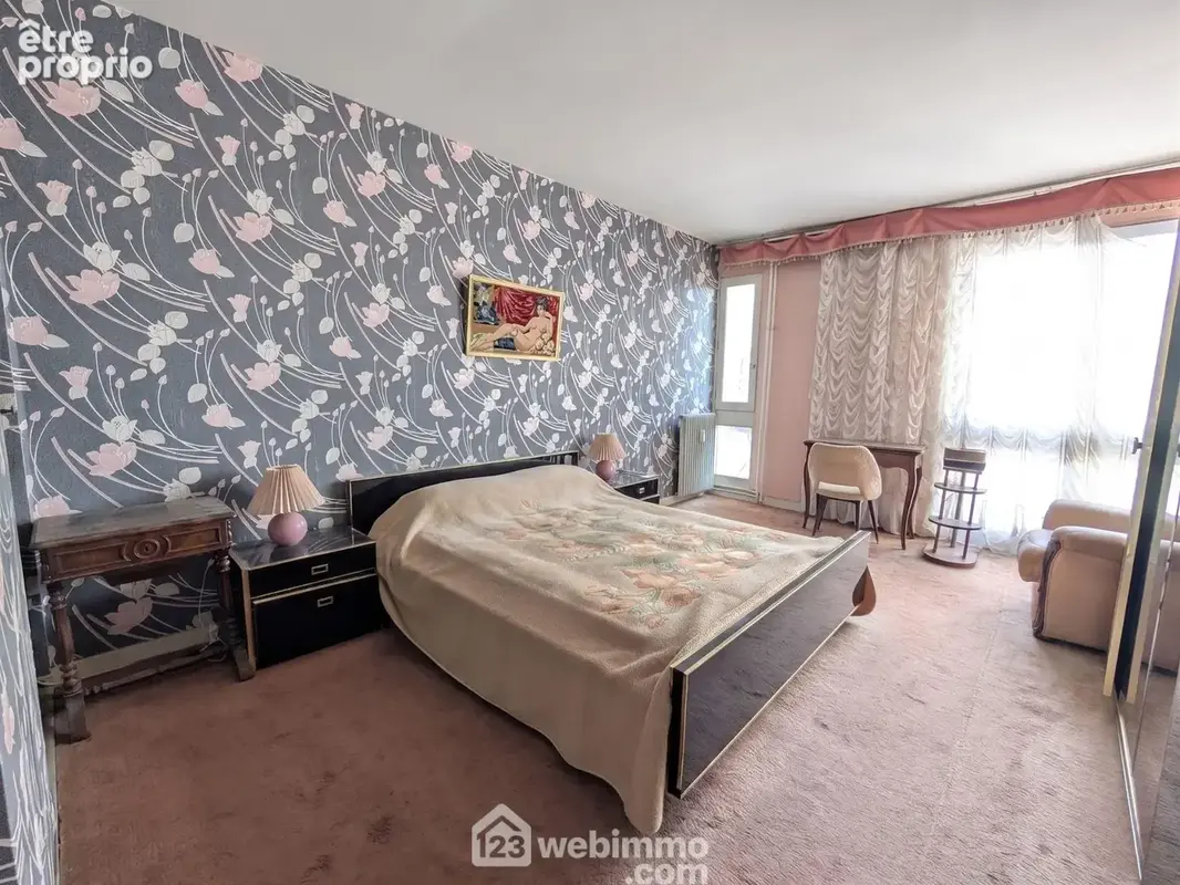 Au RDC une première grande chambre