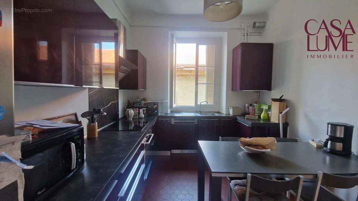 F4 de 91 m² cours Grandval à 5 mn des plages - photo 4