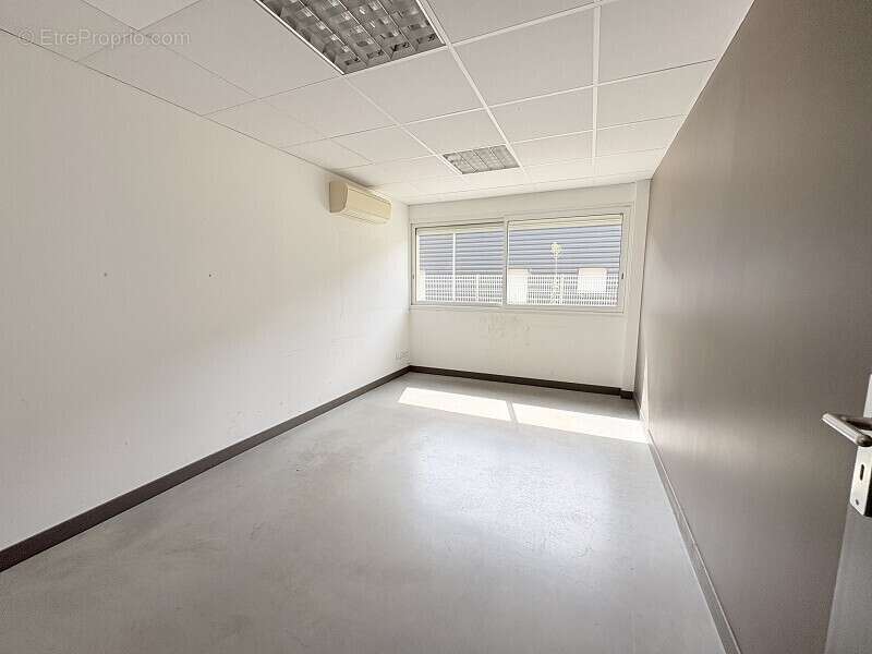 Commerce 940 m² à Plaisance-Du-Touch  - photo 16