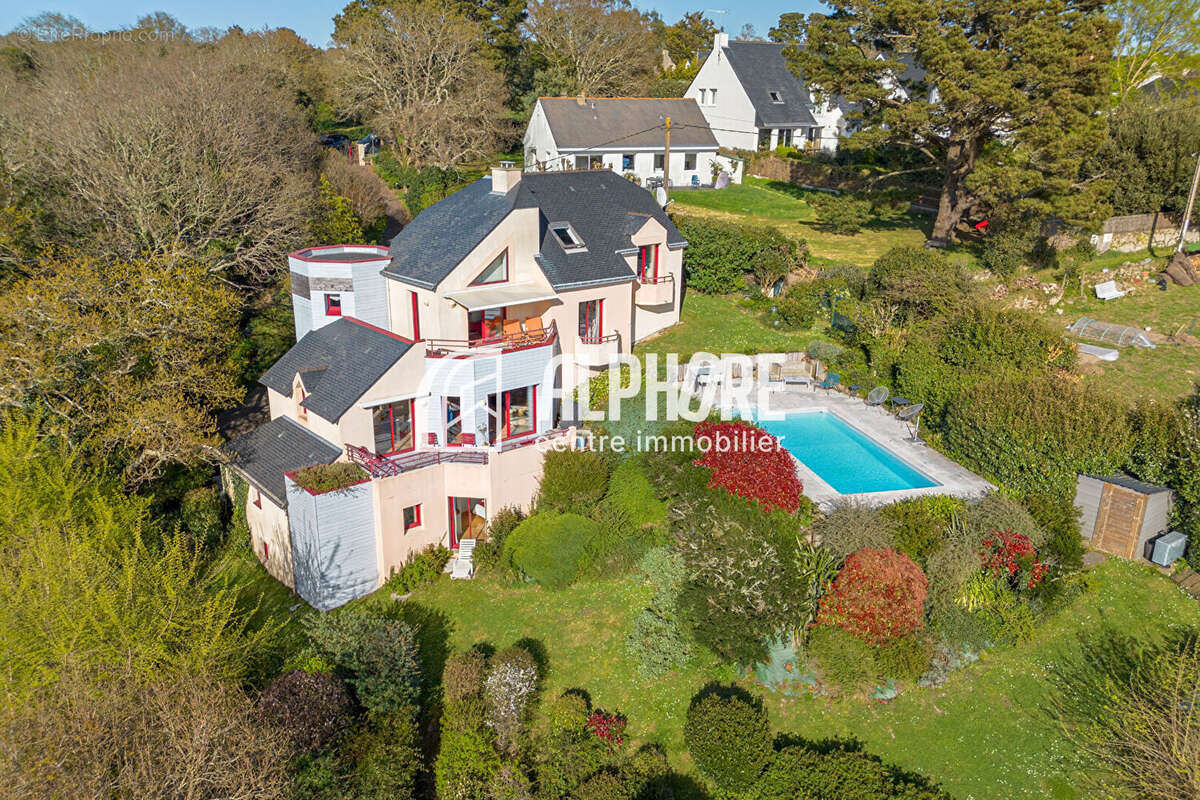 Guérande , propriété de 240m²  , 7 pièces , garage , piscine sur 1500m²  de terrain . - photo 3