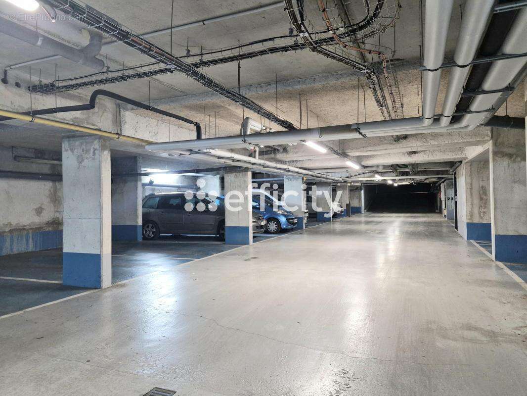 Parking à LES PAVILLONS-SOUS-BOIS