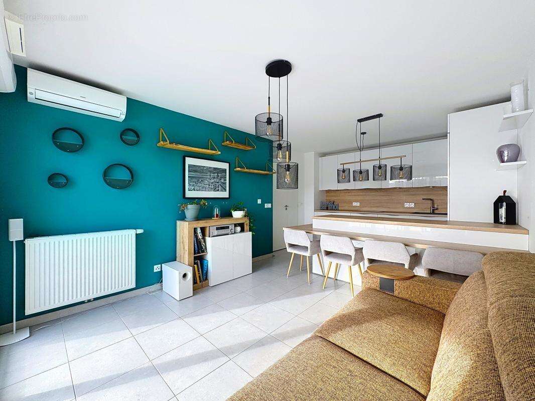 Appartement à SAINT-LAURENT-DU-VAR